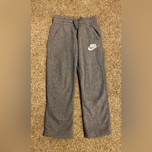 Boys XS Nike sweatpants with drawstring.